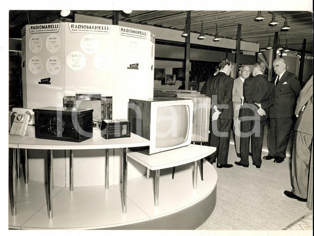 Fotografia d epoca originale 1960 MILANO Inaugurazione mostra della Radio Tv  Stand RADIOMARELLI Foto 1