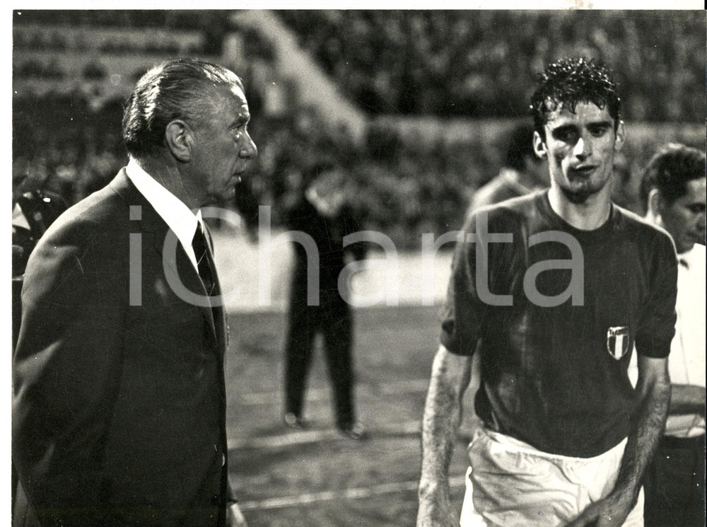 Fotografia d epoca originale 1968 CALCIO NAZIONALE ITALIAJUGOSLAVIA 11 Ferruccio VALCAREGGI deluso Foto 1