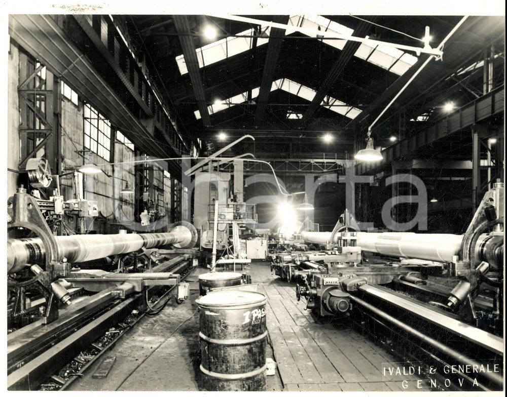 Fotografia d epoca originale 1965 ca GENOVA Cantieri navali IVALDI & GENERALE  Capannone Foto 24x18 1