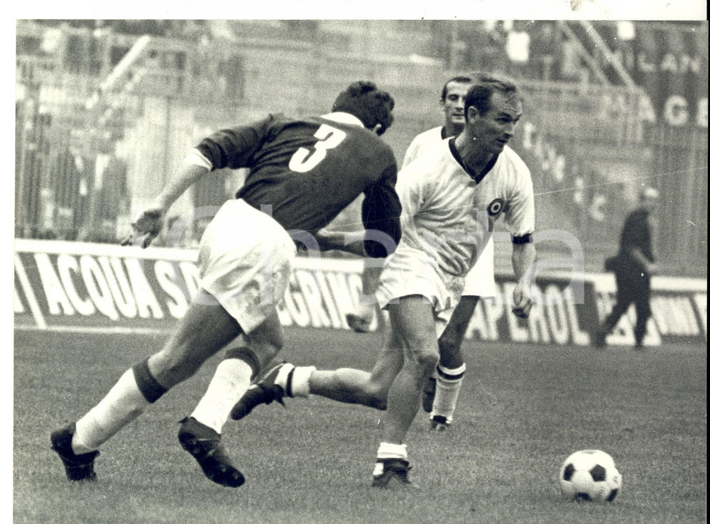 Fotografia d epoca originale 1967 CALCIO MILANMANTOVA 31 Kurt HAMRIN contrastato dalla difesa Foto 1