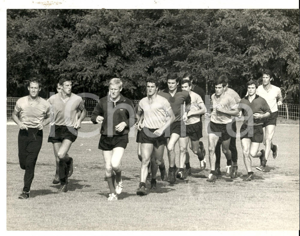 Fotografia d epoca originale 1967 CARNAGO MILAN CALCIO La squadra in allenamento Fotografia 24x18 cm 1