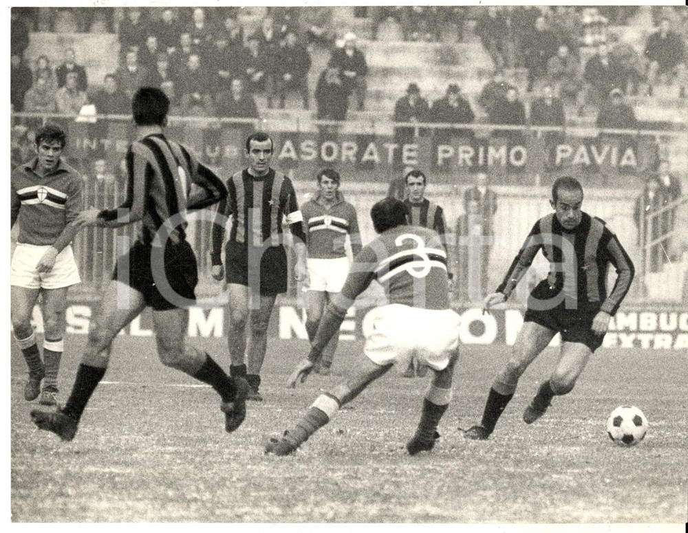 Fotografia d epoca originale 1967 CALCIO SERIE A INTERSAMPDORIA Azione con Luisito SUAREZ e DOMENGHINI Foto 1