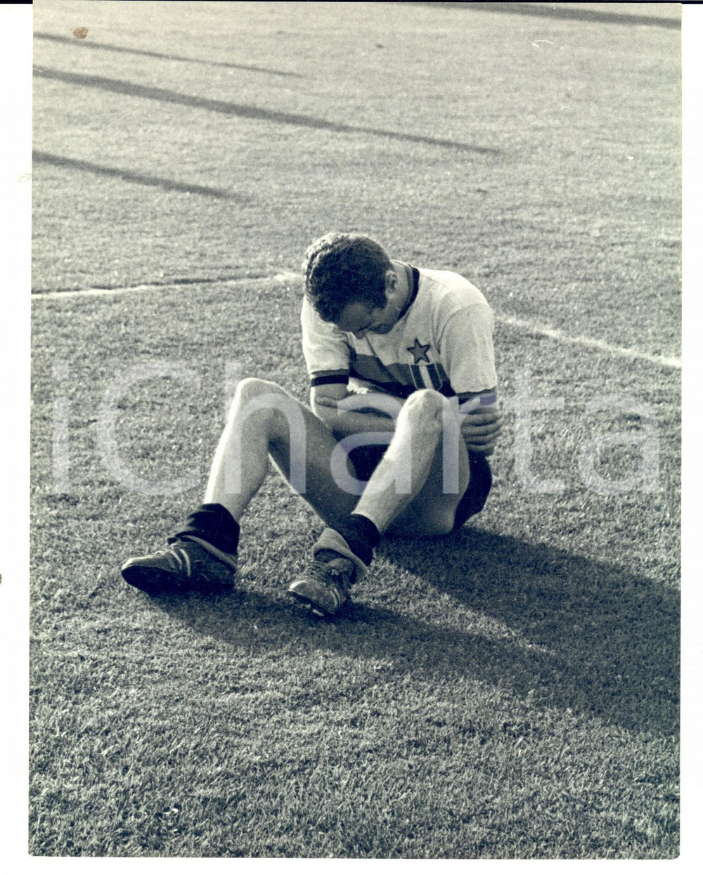 Fotografia d epoca originale 1967 CALCIO INTERMANTOVA Sandro MAZZOLA a terra in area di rigore Foto 1