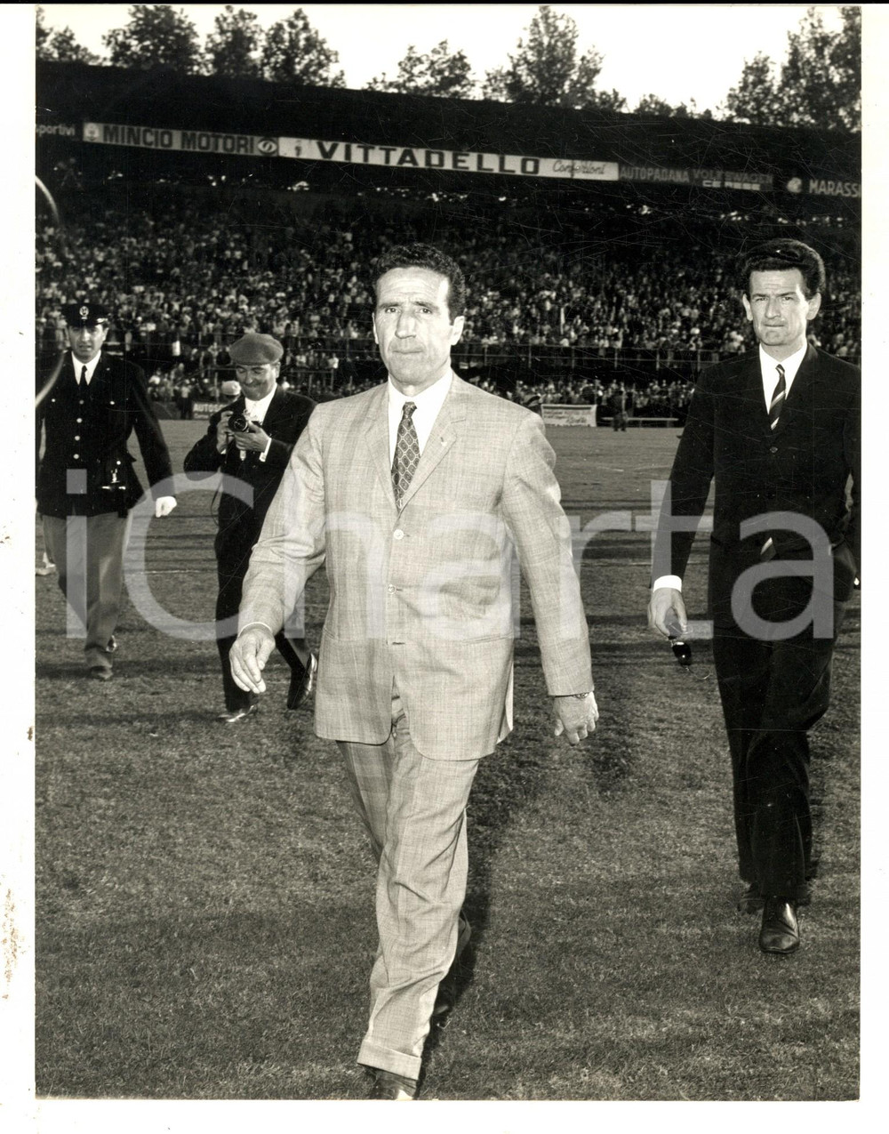 Fotografia d epoca originale 1967 CALCIO SERIE A INTERMANTOVA Helenio HERRERA dopo la sconfitta Foto 1