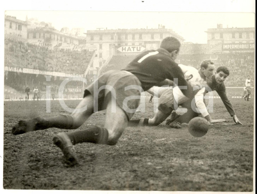 Fotografia d epoca originale 1958 CALCIO Nazionale Militare Goal Renzo UZZECCHINI contro GENOASAMPDORIA Foto 1