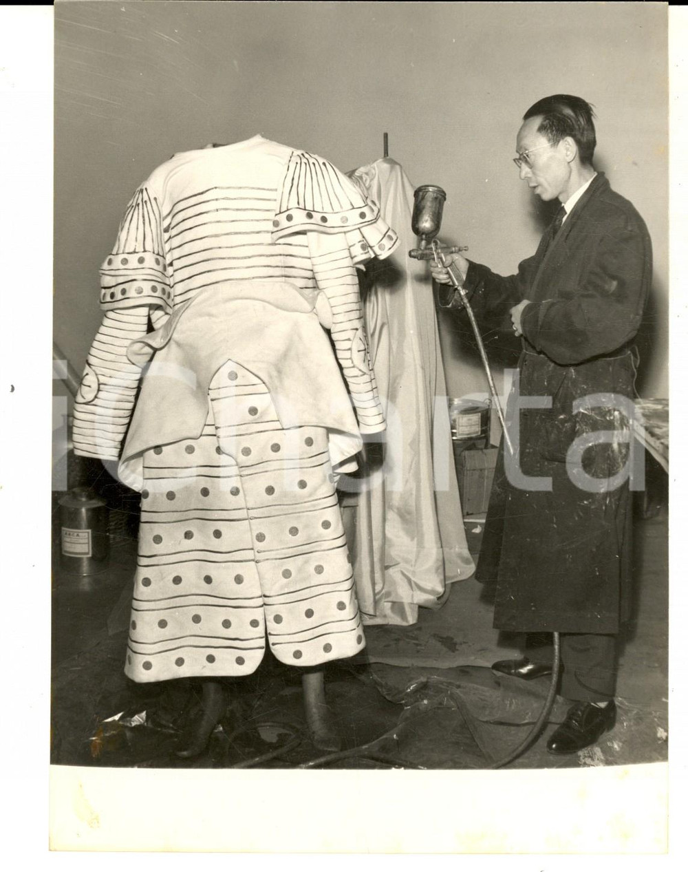 Fotografia d epoca originale 1958 MILANO Teatro alla Scala  Preparazione costumi per l inaugurazione Foto 1