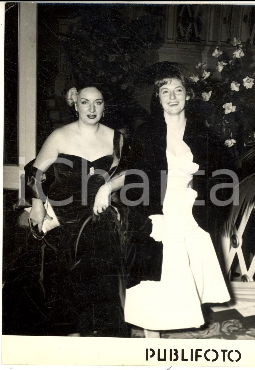 Fotografia d epoca originale 1960 ca NAPOLI Teatro SAN CARLO  La signora PALERMO e Mimma SCALERA Foto 18x13 1