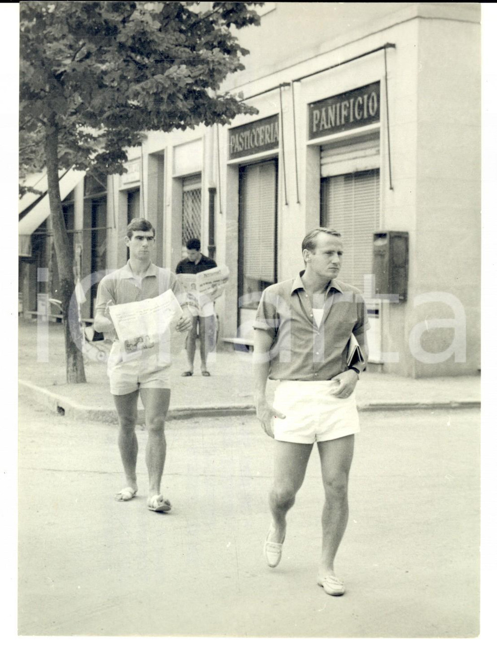 Fotografia d epoca originale 1963 MONDOVI  CALCIO Ritiro GENOA Mauro BICICLI e Giancarlo GENISIO Foto 1