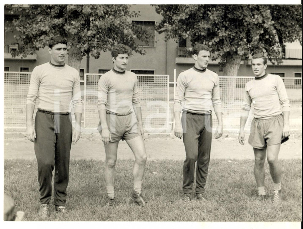 Fotografia d epoca originale 1963 MONDOVI  CALCIO Ritiro del GENOA  BAVENI, FOSSATI, RIVARA e GITTONE Foto 1