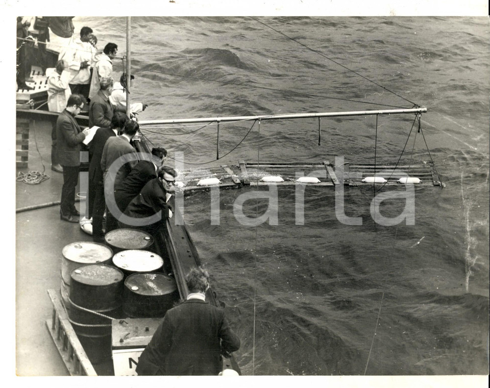 Fotografia d epoca originale 1970 LONDON Guerra all inquinamento da petrolio in mare Fotografia 24x18 cm 1