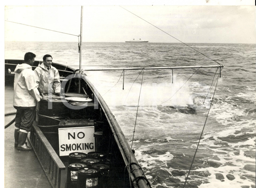 1970 LONDON Solventi contro l'inquinamento da petrolio in mare *Foto 24x18 cm