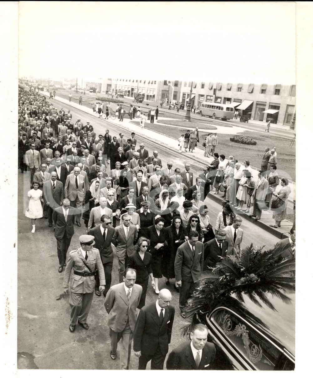 Fotografia d epoca originale 1955 GENOVA Corteo funebre per l automobilista Piero VALENZANO Foto 18x24 cm 1