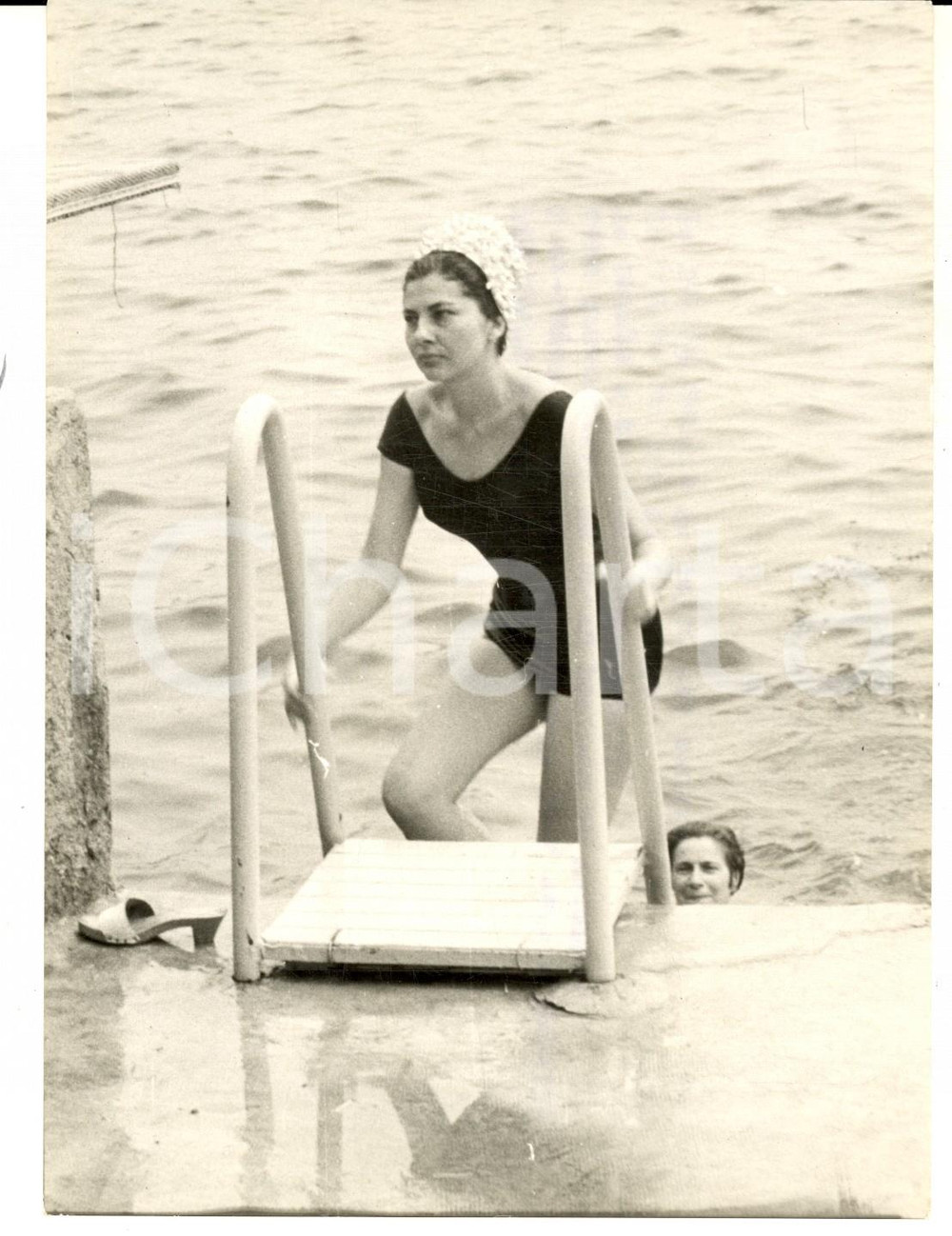 Fotografia d epoca originale 1960 RAPALLO Ex imperatrice SORAYA durante una vacanza Fotografia 14x18 1