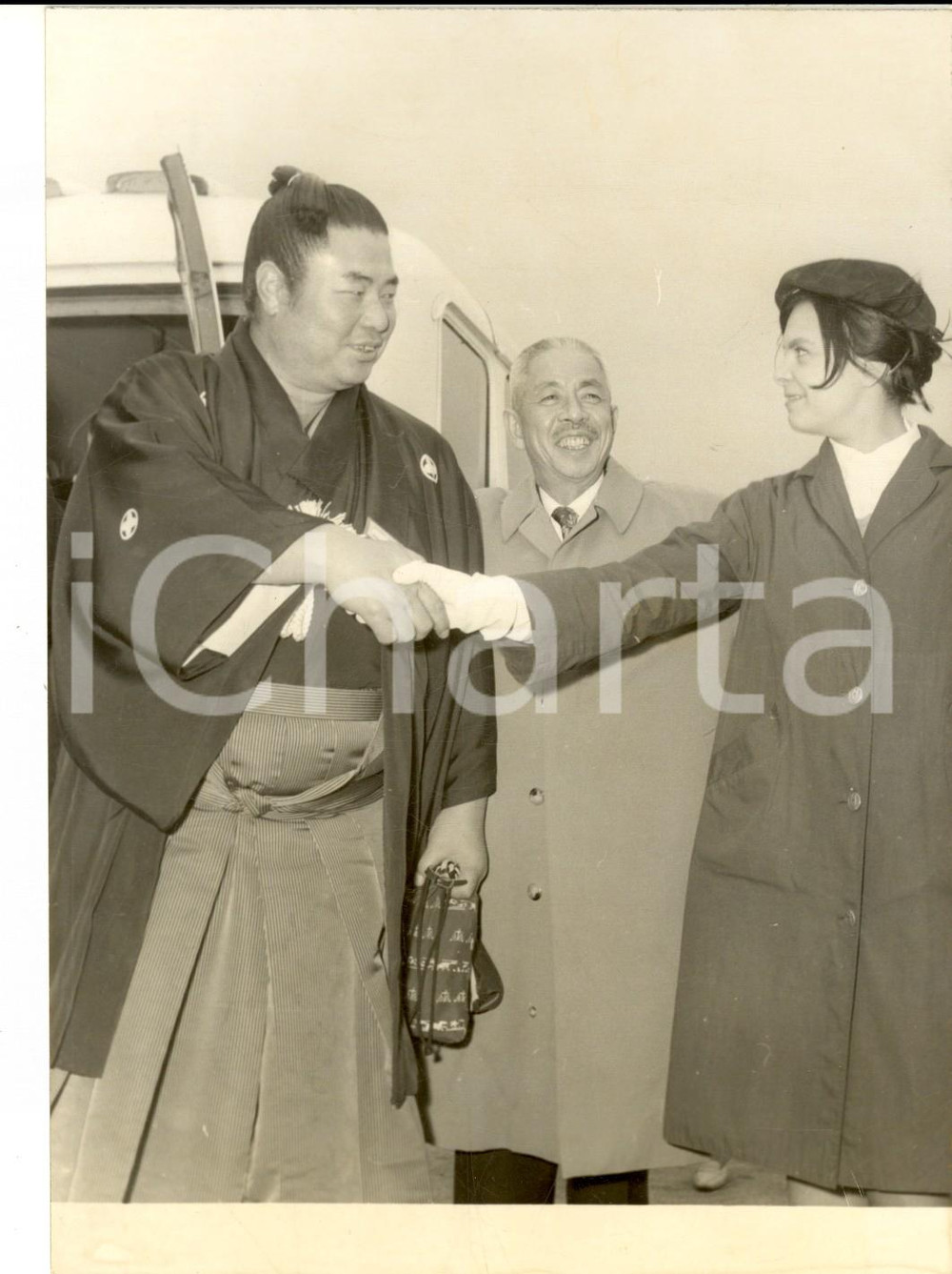 Fotografia d epoca originale 1960 PARIS ORLY Arrivo di Tochinishiki KIYOTAKA campione di sumo Foto 14x18 1