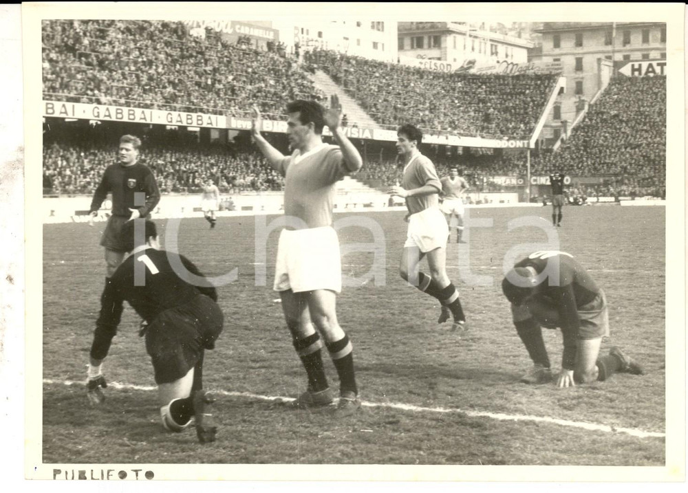 Fotografia d epoca originale 1960 ca CALCIO SERIE A Stadio Marassi  Azione fallosa del GENOA Foto 18x13 1