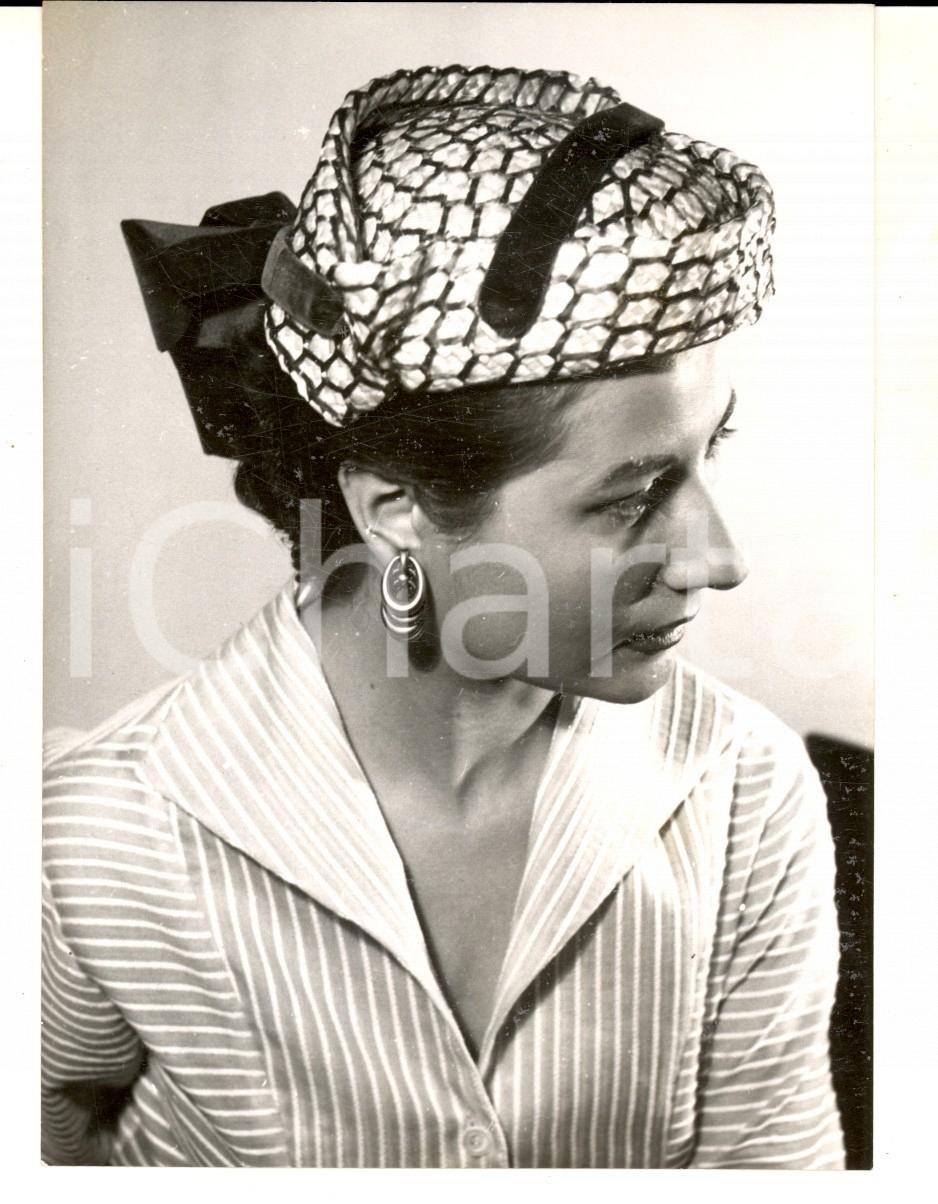 Fotografia d epoca originale 1954 MODA PRIMAVERAESTATE PARIS Cappello CADET di Jane BLANCHOT Foto 11x15 1
