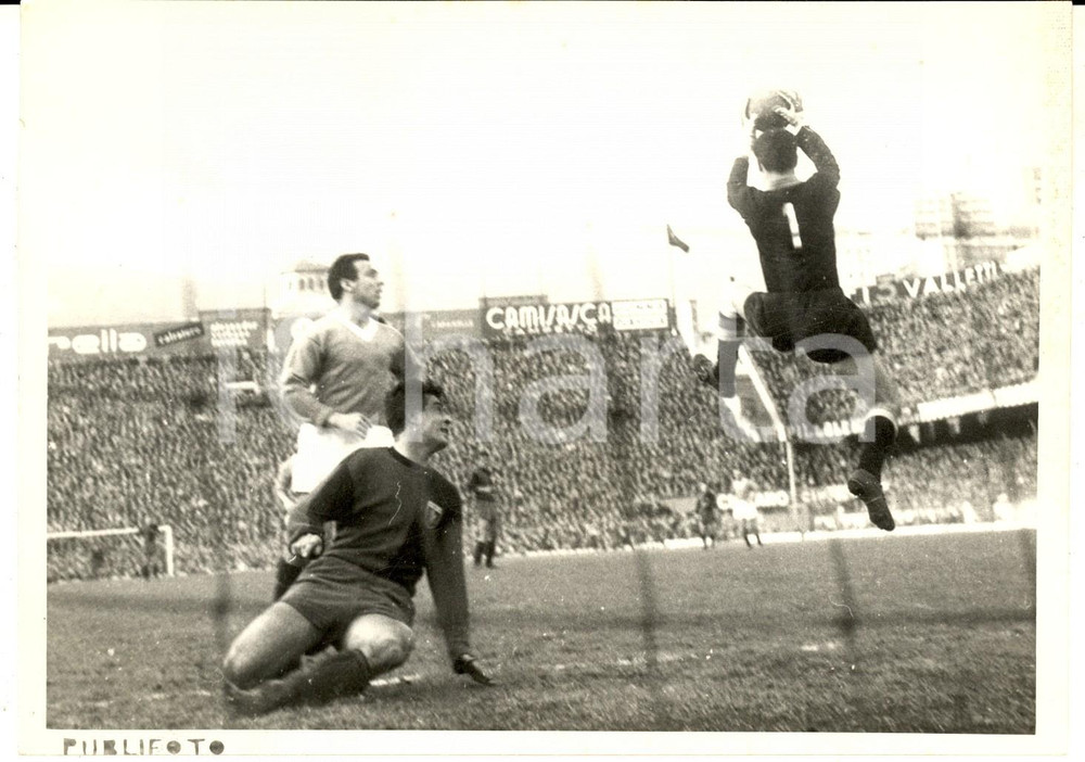 Fotografia d epoca originale 1960 ca CALCIO SERIE A Stadio Marassi GENOA Salvataggio del portiere Foto 18x13 1