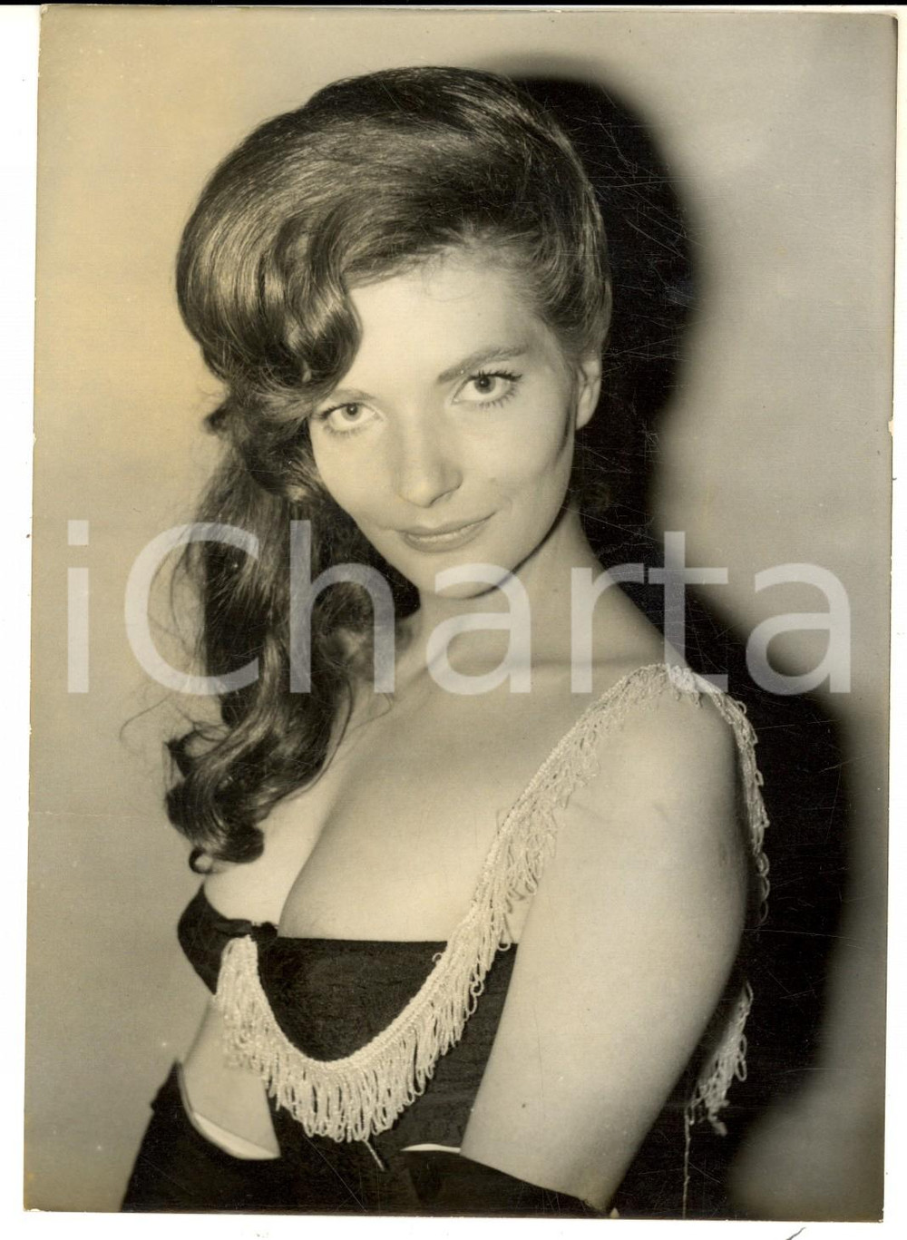 Fotografia d epoca originale 1960 ca MODA Primaveraestate PARIS Modella con abito da sera a frange Foto 1