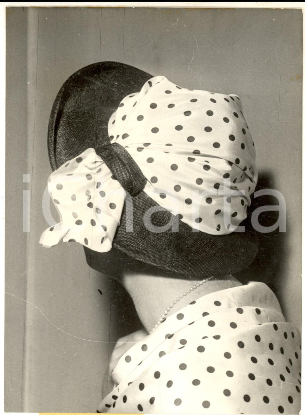 Fotografia d epoca originale 1961 MODA PARIS Cappelli Jane BLANCHARD  Modello per il mare Foto 13x18 1
