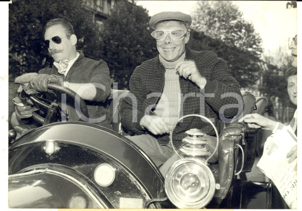 Fotografia d epoca originale 1959 PARIS Jean SALIS part pour la MARBLE ARCHARC DE TRIOMPHE Photo 18x13 cm 1