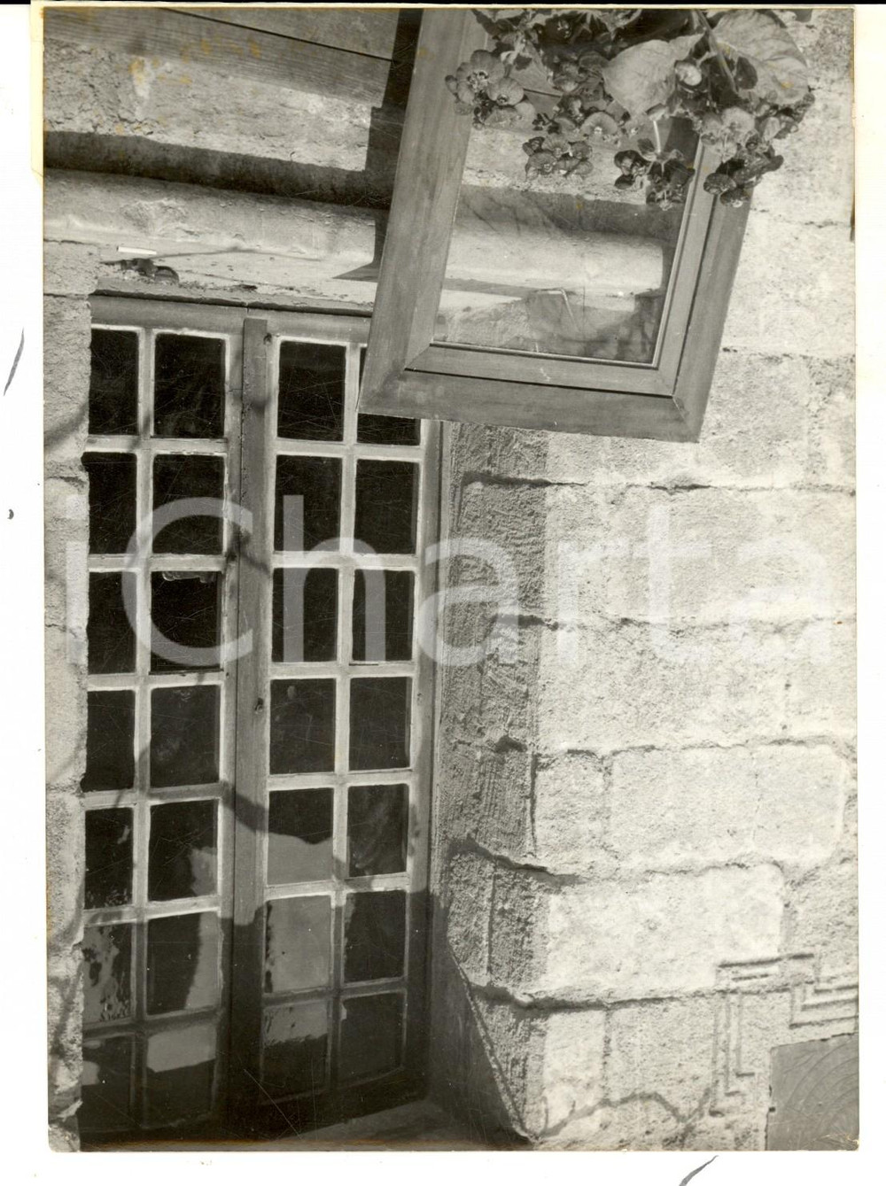 Fotografia d epoca originale 1960 SAINTPAULDEVENCE Auberge cÃ©lÃ¨bre objet d un audacieux cambriolage Photo 1