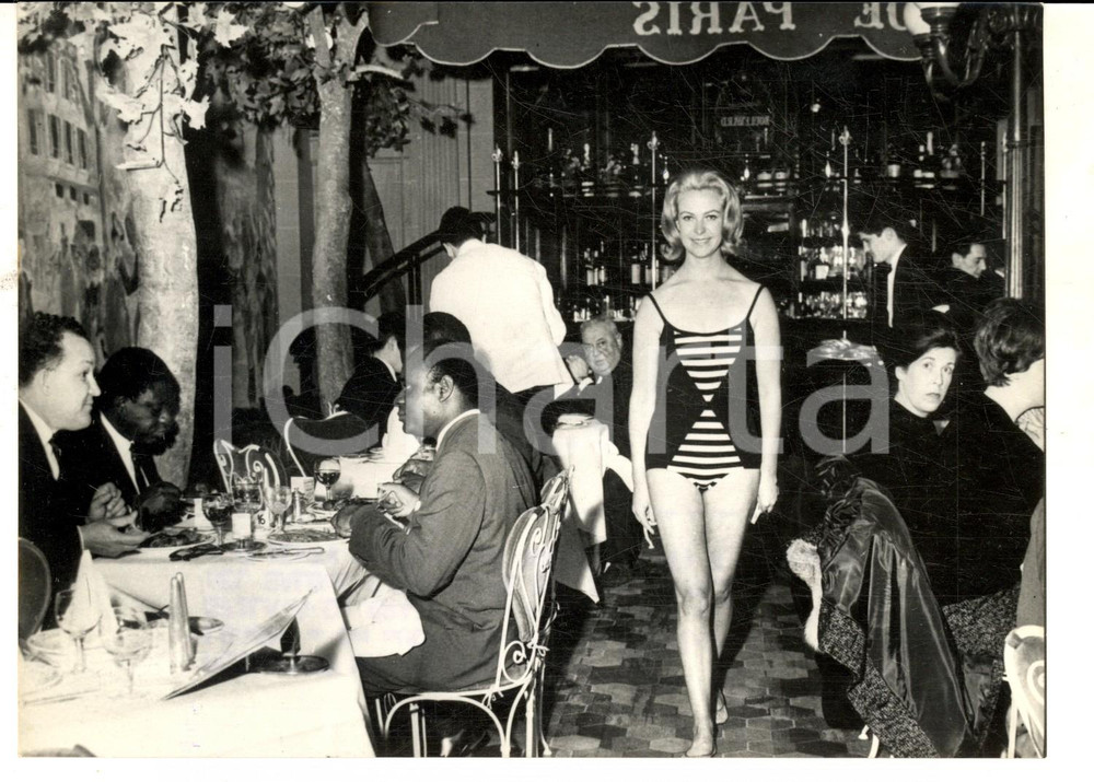 Fotografia d epoca originale 1964 MODA LONDON MAYFAIR Hotel  Sfilata costumi da bagno Foto 18x13 cm 1