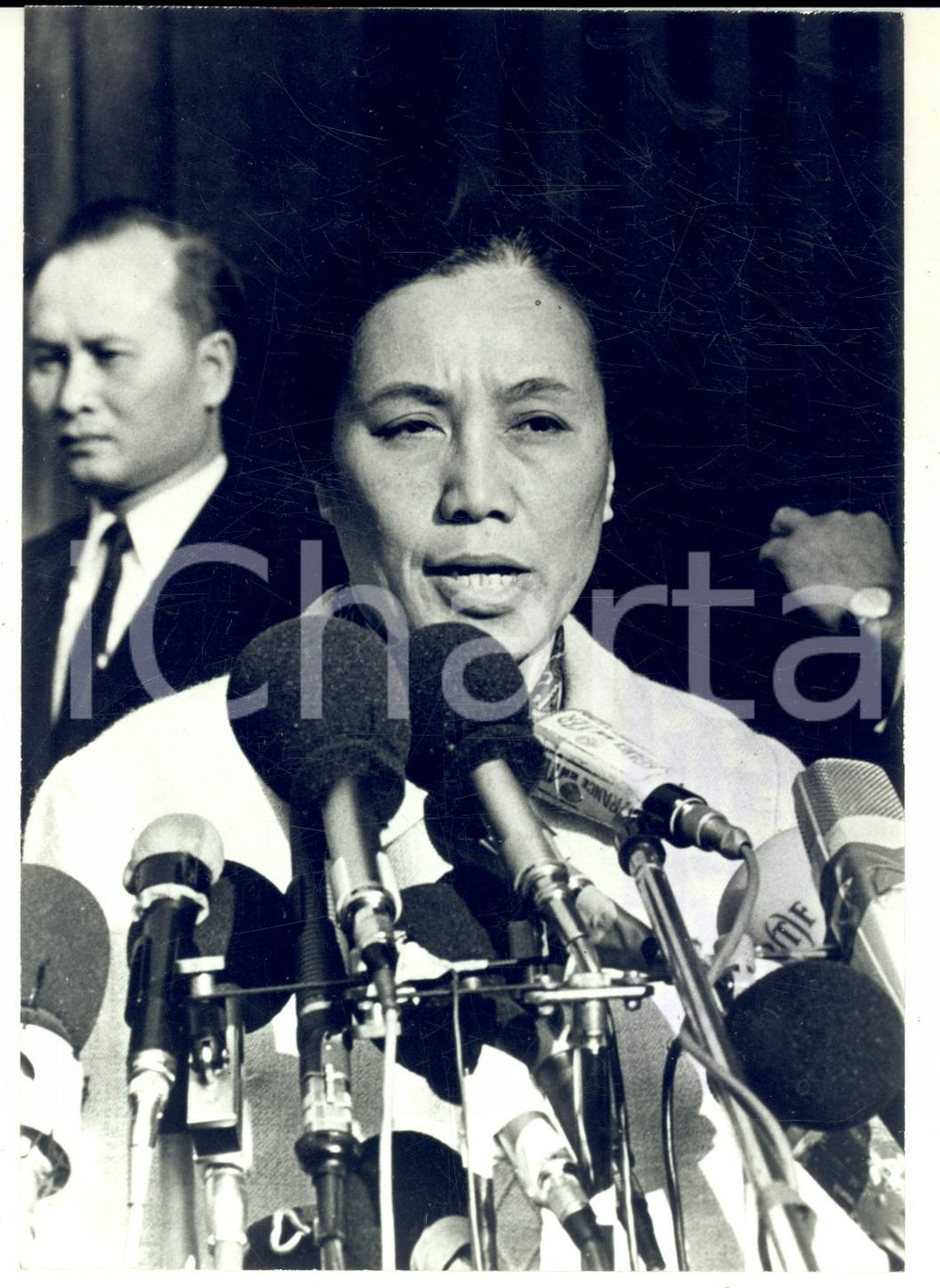 Fotografia d epoca originale 1972 PARIS NGUYEN THI BINH alla conferenza per il Vietnam Foto 13x18 cm 1