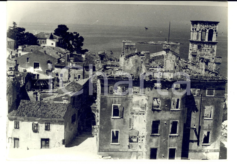 Fotografia d epoca originale 1954 PARENZO /POREC ISTRIA Il palazzo del marchese POLESINI distrutto Foto 1