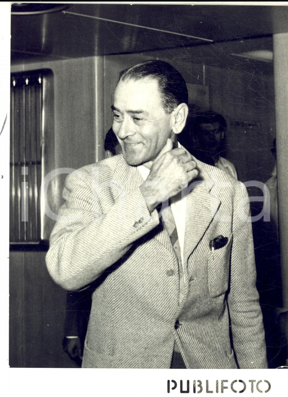 Fotografia d epoca originale 1956 NAPOLI Pilota ESPOSITO rientra dall Egitto con la m/n ASIA Foto 13x18 1