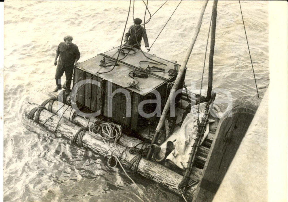 Fotografia d epoca originale 1957 BORDEAUX Explorateurs RenÃ© LESCOMBE Guy GOUTTEPIFRE partent sur un radeau 1