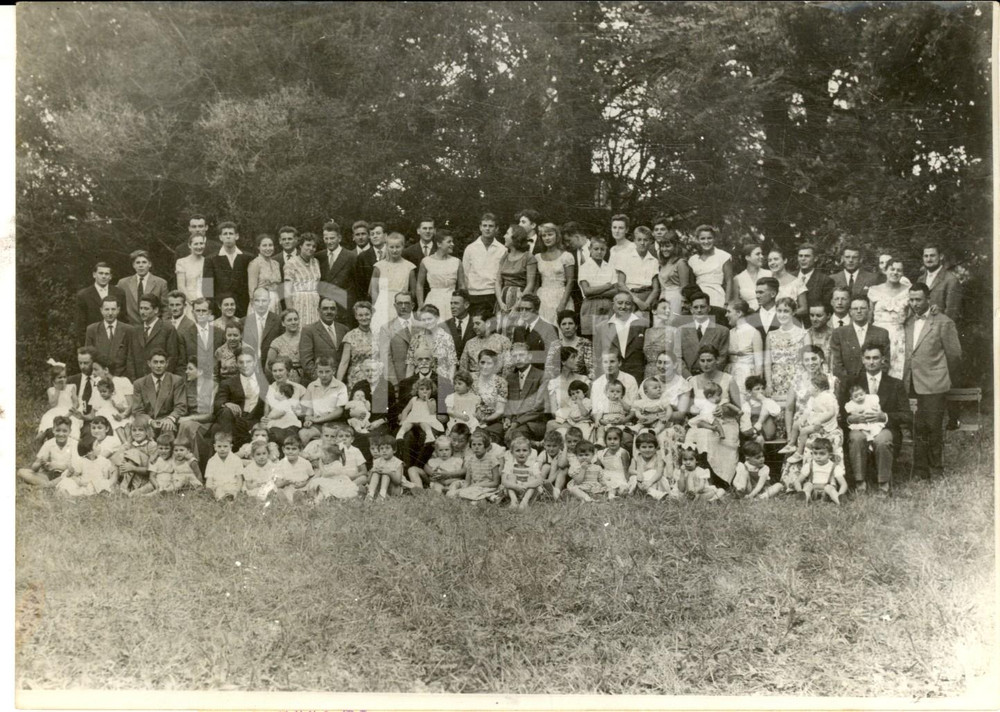 Fotografia d epoca originale 1957 SAINTREMYDEPROVENCE Noces de diamant famille VALAY 120 membres Photo 1