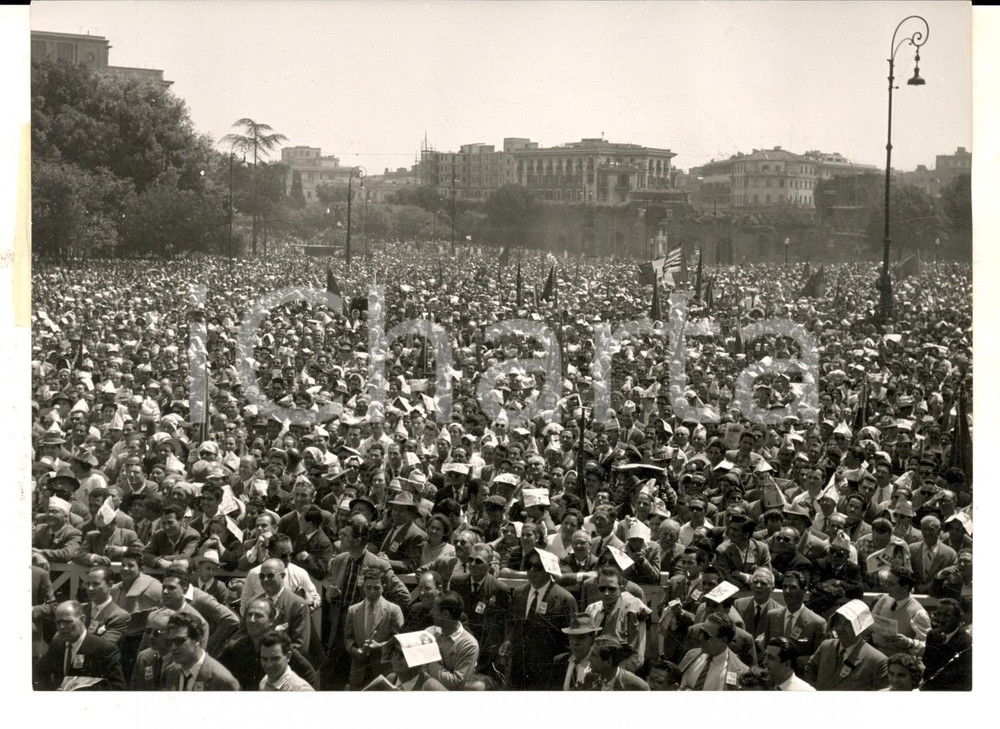 Fotografia d epoca originale 1955 ROMA Celebrazioni del 1Â° MAGGIO in piazza S. GIOVANNI Fotografia 18x14 cm 1