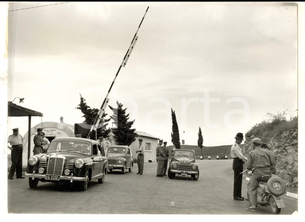 Fotografia d epoca originale 1954 DUINO TS Posto di blocco al confine della ZONA A Fotografia 18x13 cm 1