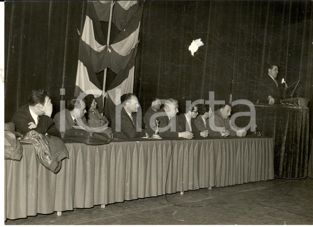 Fotografia d epoca originale 1954 TORINO Teatro ALFIERI Giuseppe DI VITTORIO parla ai lavoratori Foto 1