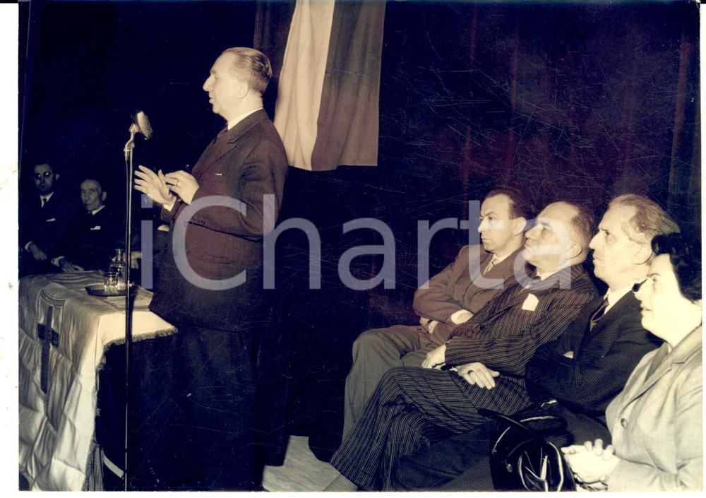 Fotografia d epoca originale 1956 TORINO Teatro CARIGNANO Giuseppe PELLA illustra il programma della DC Foto 1