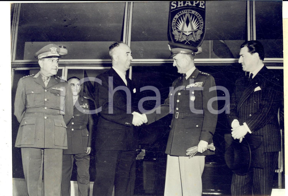 Fotografia d epoca originale 1955 PARIS NATO SHAPE Visita Paolo Emilio TAVIANI con Adolfo ALESSANDRINI Foto 1