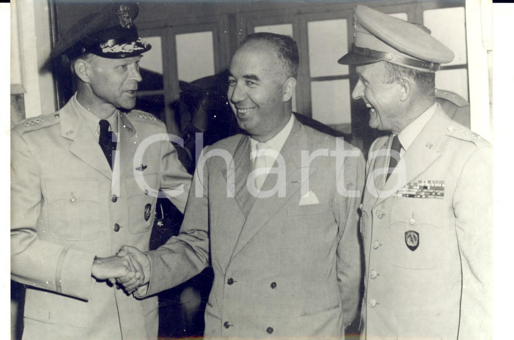 Fotografia d epoca originale 1955 PARIS NATO SHAPE Paolo Emilio TAVIANI con il generale Alfred GRUENTHER Foto 1