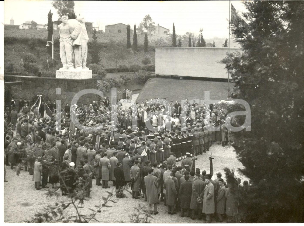 Fotografia d epoca originale 1958 ROMA Commemorazione della strage delle FOSSE ARDEATINE Foto 18x13 1