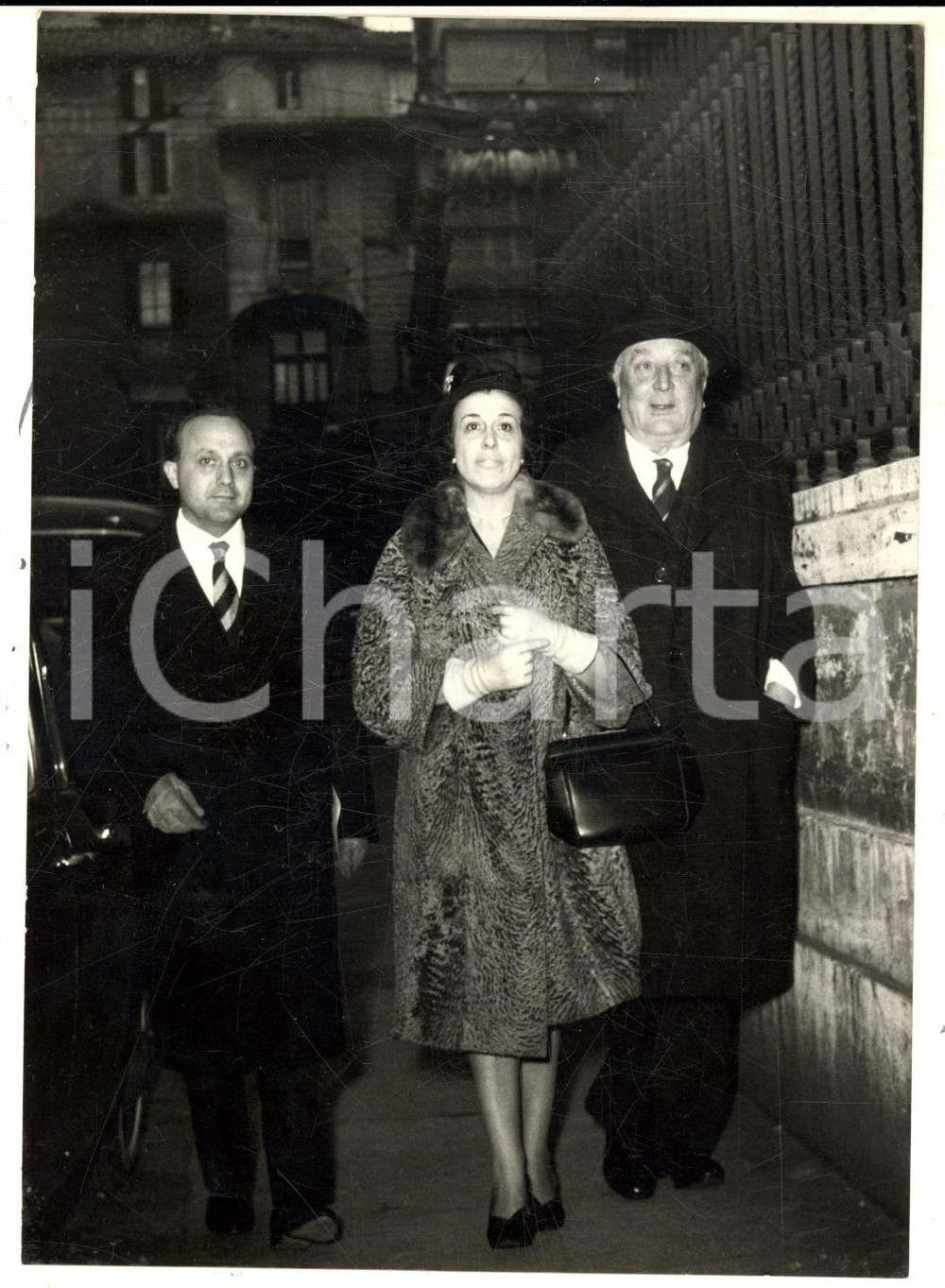 Fotografia d epoca originale 1960 ROMA Ebe ROISECCO si reca con gli avvocati dal ministro GONELLA Foto 13x18 1