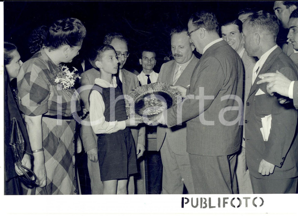 Fotografia d epoca originale 1953 PALERMO Franco RESTIVO con la delegazione siciliana pro Trieste Foto 1