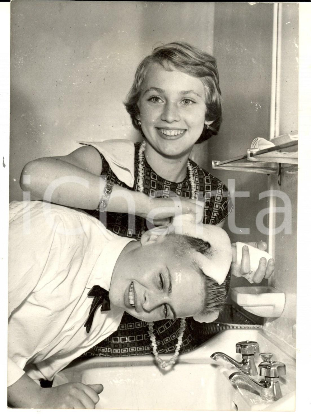 Fotografia d epoca originale 1955 ca PARIS Daniel TIPHAINE et MarieLouise MORIE au Concours de la PropretÃ© 1