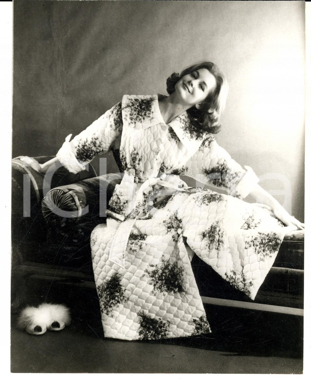 Fotografia d epoca originale 1960 LONDON FASHION Model from the Woven air Winter Collection Photo 14x18 1