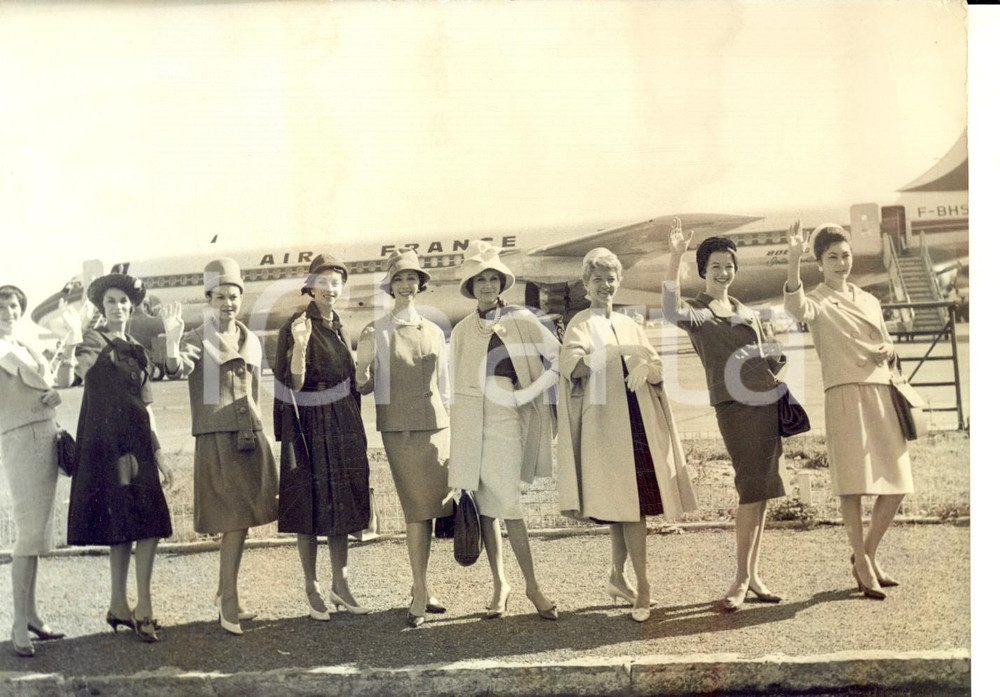 1960 PARIS ORLY MODE Mannequins partent por la soirée française à DENVER *Photo