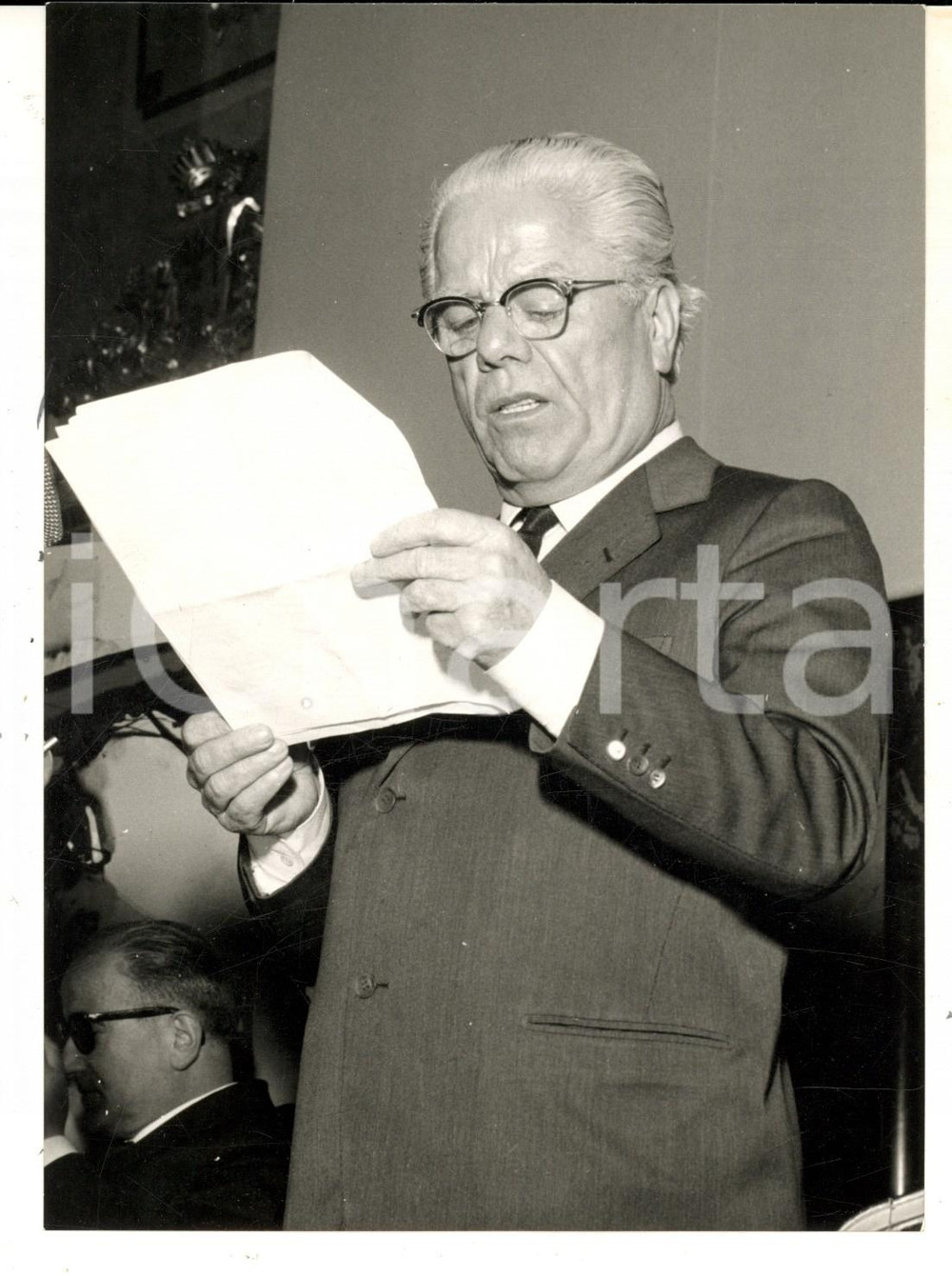 Fotografia d epoca originale 1961 MILANO Palazzo SERBELLONI Ritratto di Battista PININFARINA Foto 13x18 1