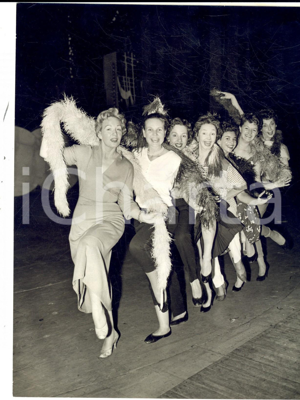 Fotografia d epoca originale 1958 LONDON PALLADIUM All star chorus line for charity show Photo 15x20 cm 1