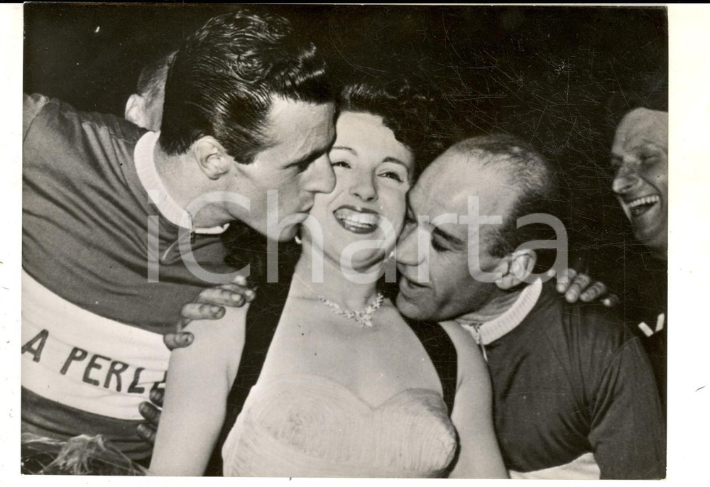 Fotografia d epoca originale 1954 SIX JOURS DE PARIS Roger GODEAU Georges SENFFTLEBEN avec Yvette HORNER 1