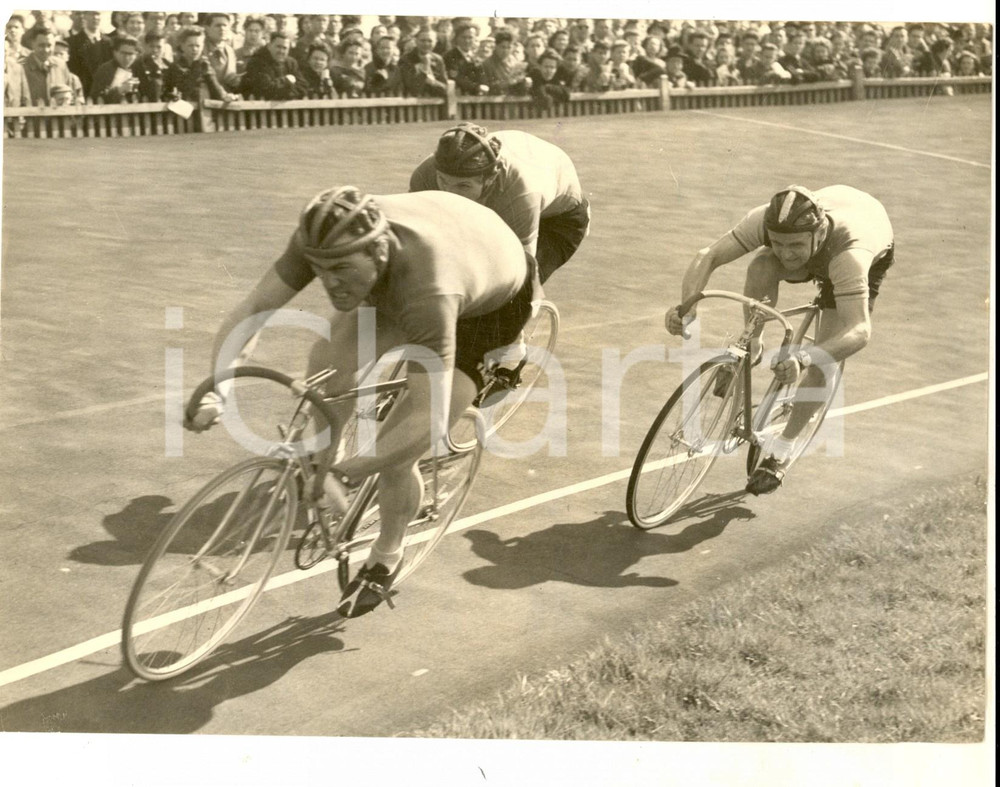 Fotografia d epoca originale 1954 LONDON CYCLE RACING FESTIVAL Elmo PESENTI winning heat 4 Photo 20x15 1