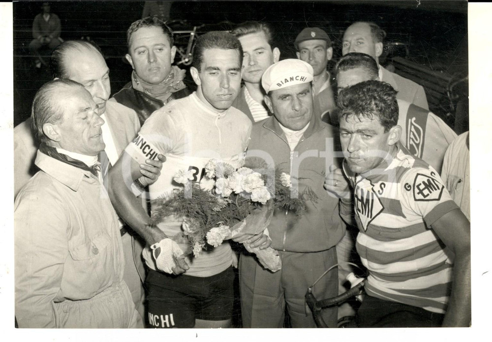 Fotografia d epoca originale 1959 CICLISMO GIRO DEL PIEMONTE Vincitore Silvano CIAMPI con la squadra Foto 1