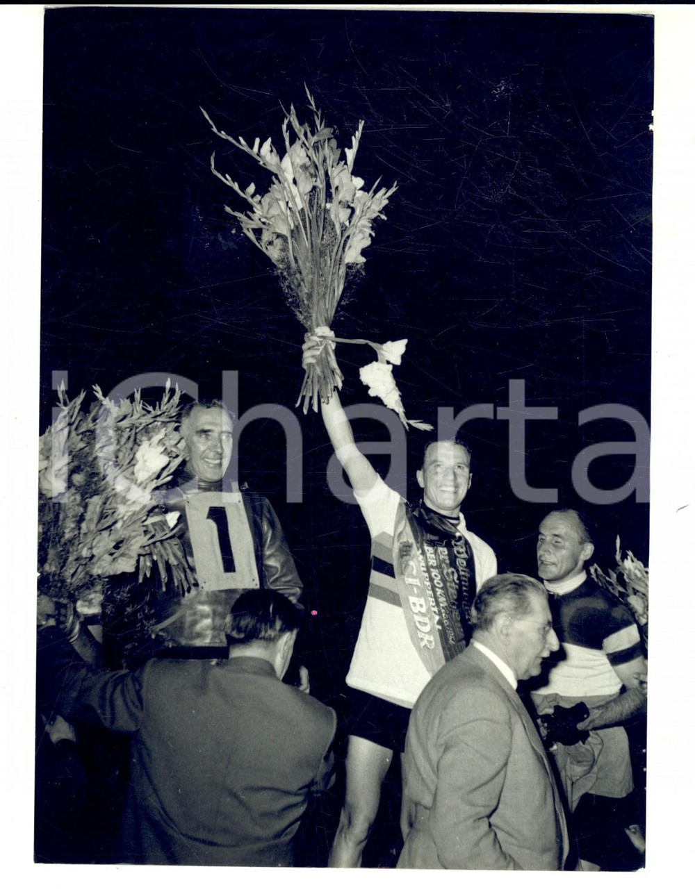 Fotografia d epoca originale 1954 COLONIA MONDIALI CICLISMO SU PISTA Adolph VERSCHUEREN vincitore Foto 14x18 1