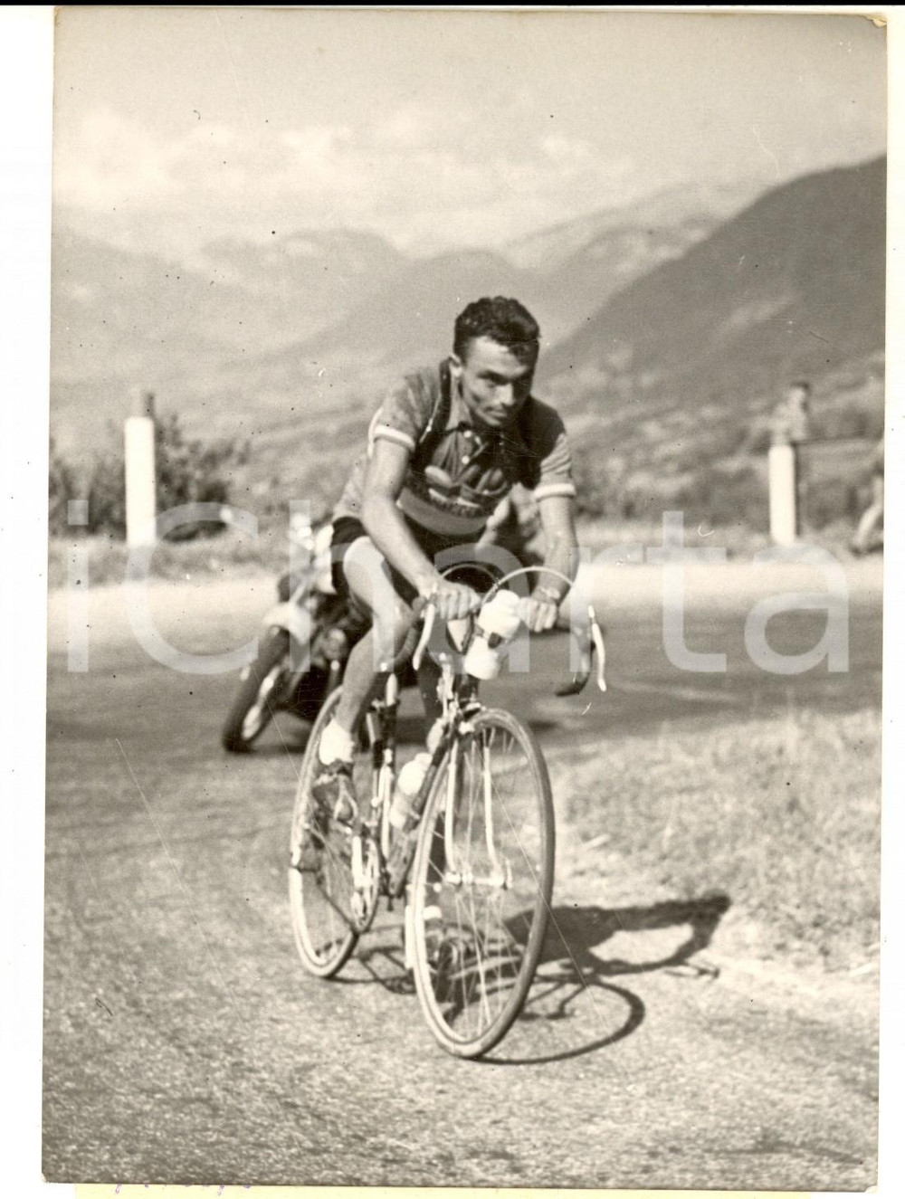 Fotografia d epoca originale 1954 CICLISMO TOUR DE FRANCE Jean DOTTO vince tappa BRIANCONAIXLESBAINS Foto 1